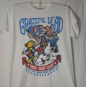 *BRAND NEW* Grateful Dead wave that flag shirt
